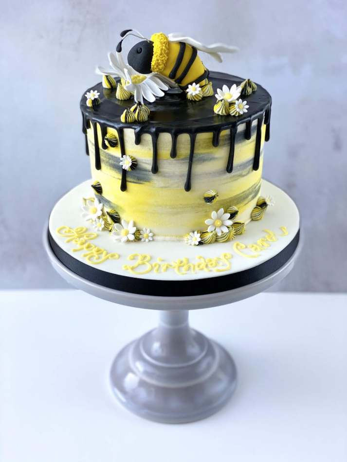 Hap-bee birthday cake - Decorated Cake by Lori Mahoney - CakesDecor