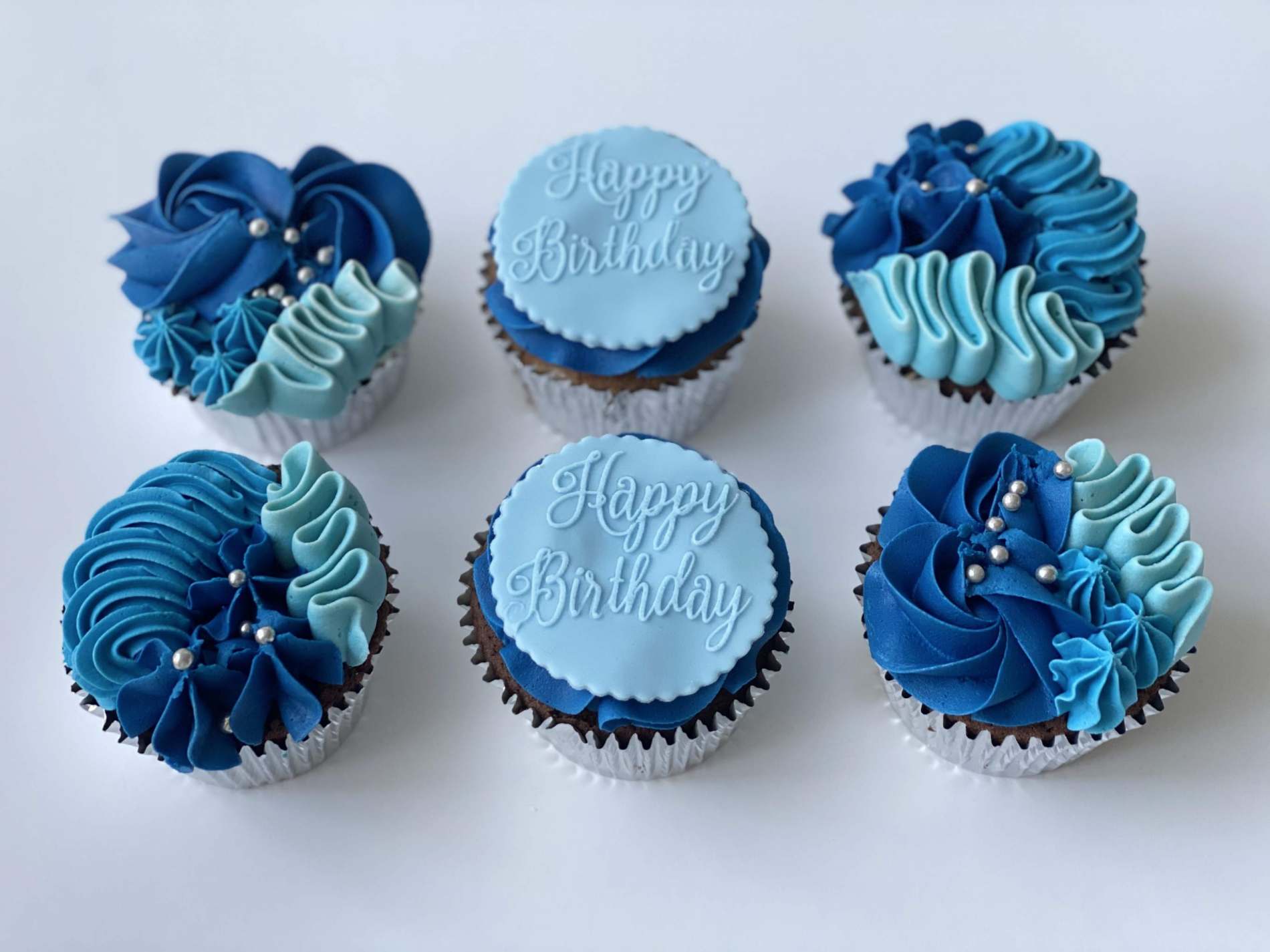Bright Blue Cupcake Box cupcakes