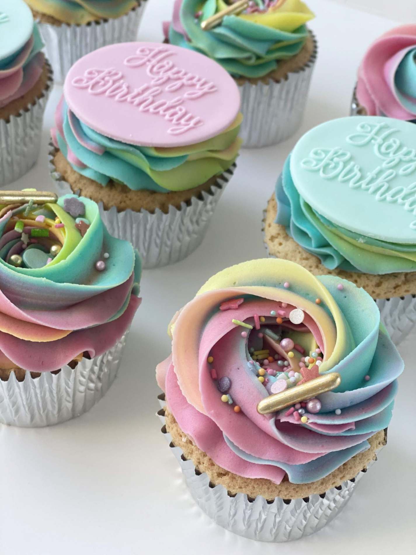 Rainbow "Happy Birthday" Cupcakes Cupcakes