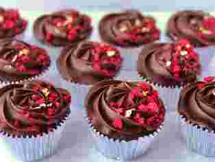 Vegan Rasp Cupcakes 1