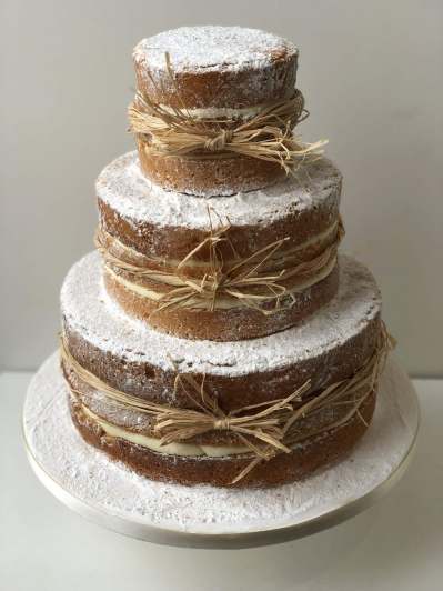 Simple Naked Cake With Raffia